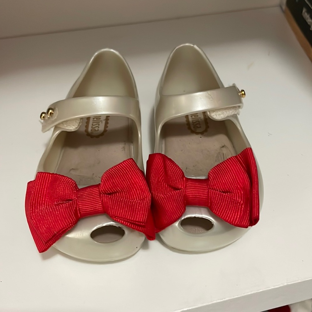 Mini Melissa Pearl With red bow